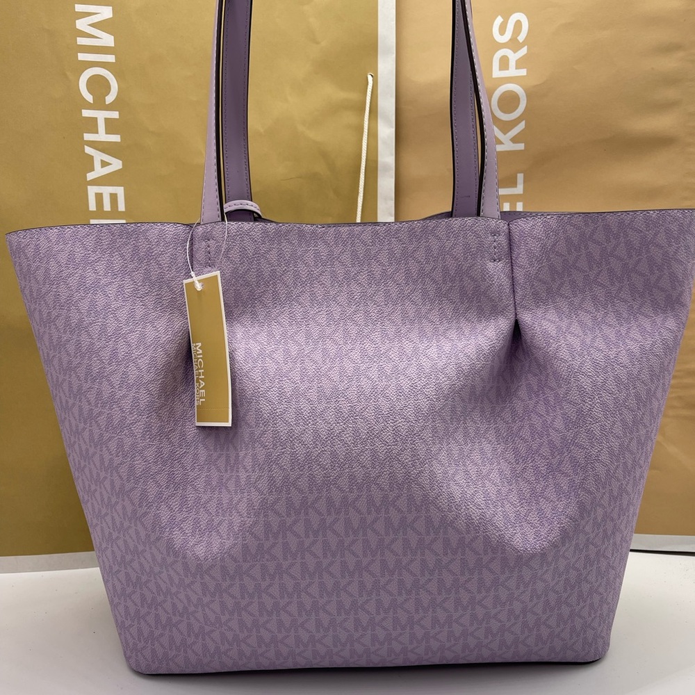 MICHAEL KORS Carson Large Signature Logo CZ Shoulder Tote Bag
Light Quartz
NWT - Picture 6 of 16